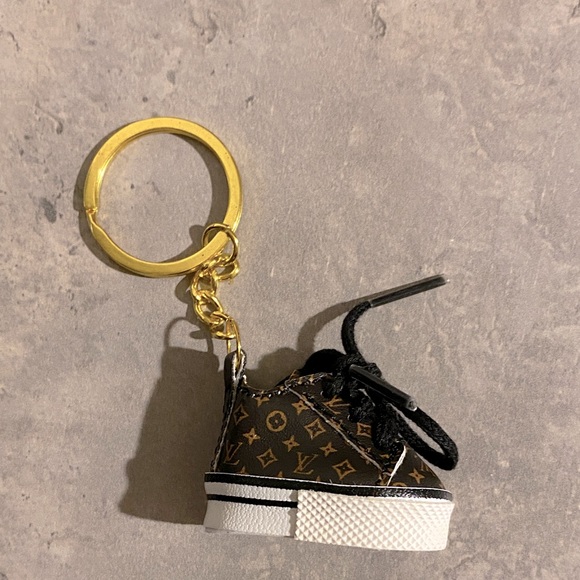 Source Unknown Accessories - LV Sneakers Keychain